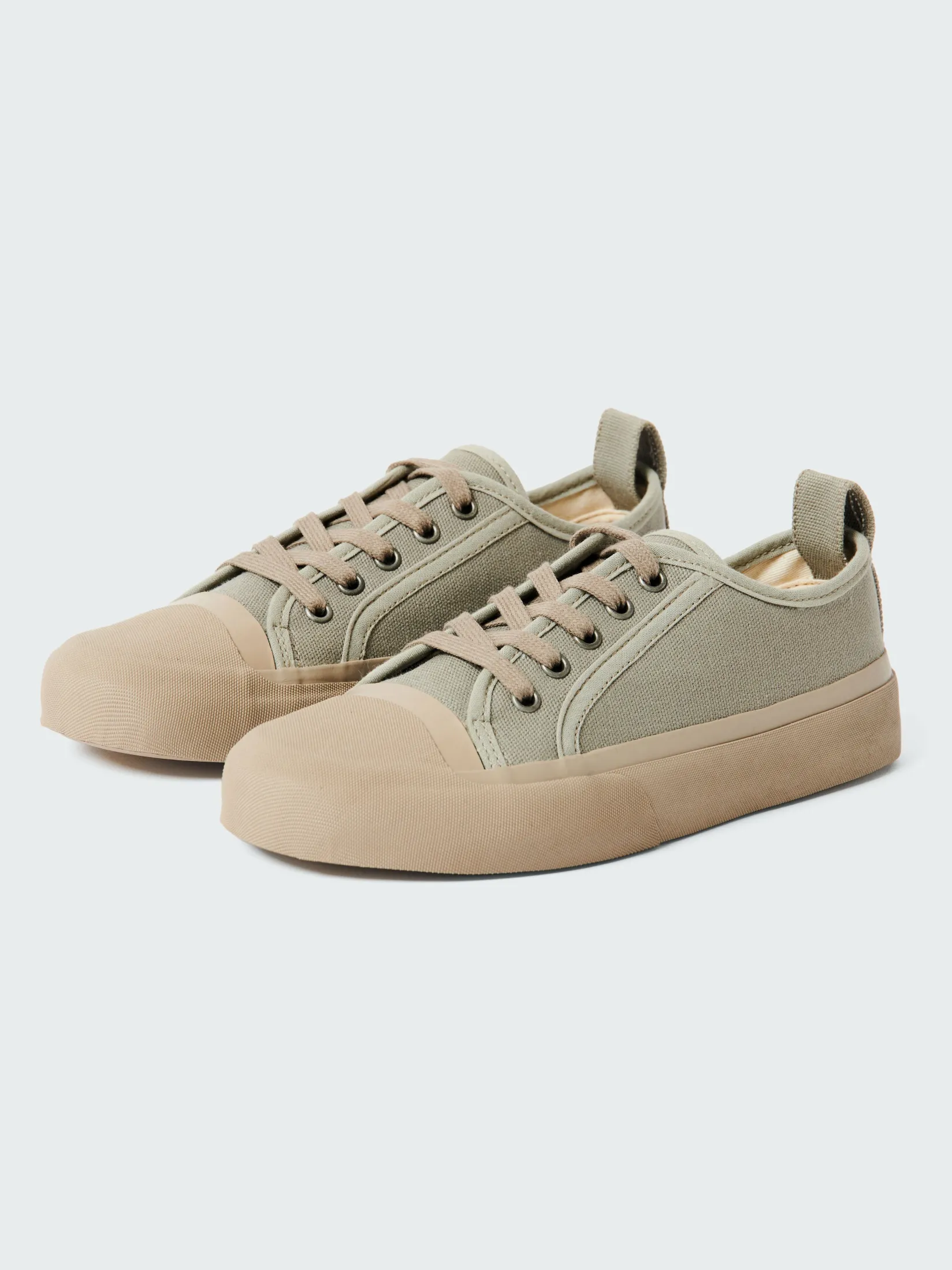 Online Studio Nicholson Byrd Canvas Shoe Khaki
