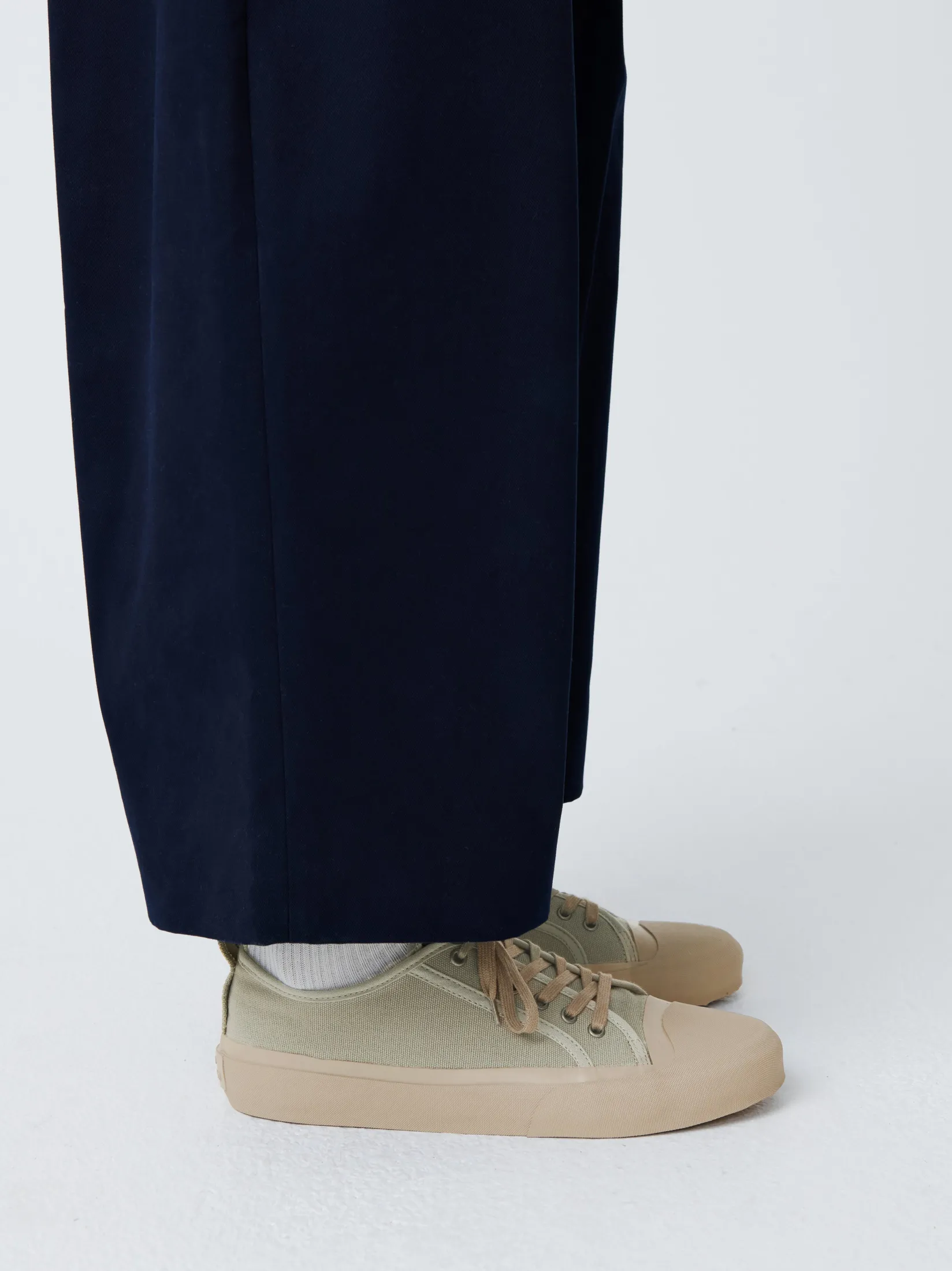 Online Studio Nicholson Byrd Canvas Shoe Khaki